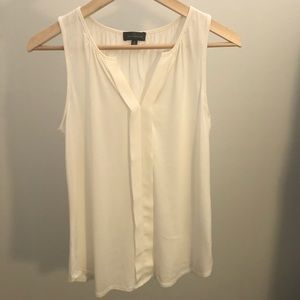 The L i m i t e d Sleeveless B l o u s e